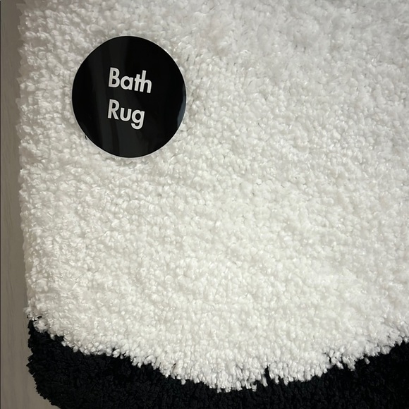 NIB Disney Minnie Mouse Bath Set in Black, White, and Pink - Picture 6 of 11